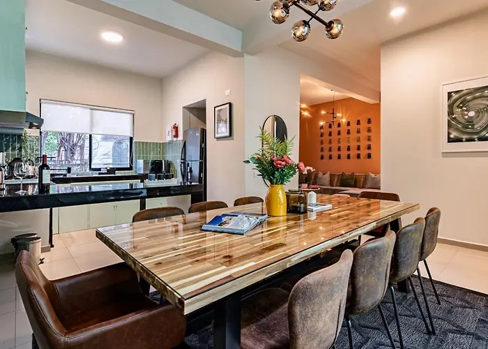 Spacious Condesa Stay, Rooftop Dining, Bbq Holiday home Mexico City