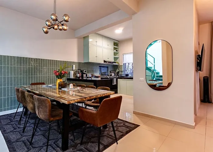 Spacious Condesa Stay, Rooftop Dining, Bbq Holiday home Mexico City
