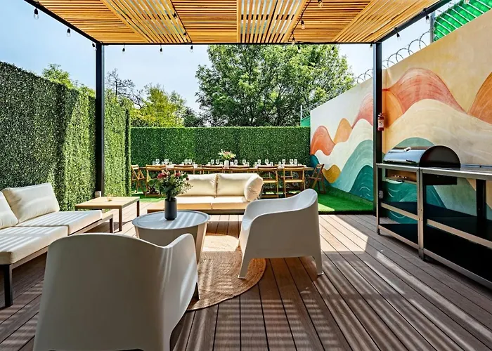Spacious Condesa Stay, Rooftop Dining, Bbq Holiday home Mexico City